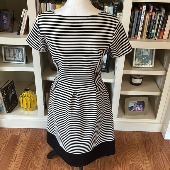 Madewell Black and White Stripe Scoop Neck Fit & Flare Short Sleeve Dress Size 6 - Picture 4 of 14